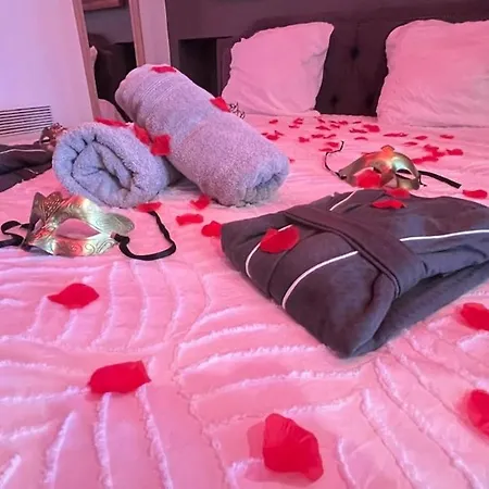 Romantic Room, Spa, Hot Tub, View, Quiet, Terrace Appartement *